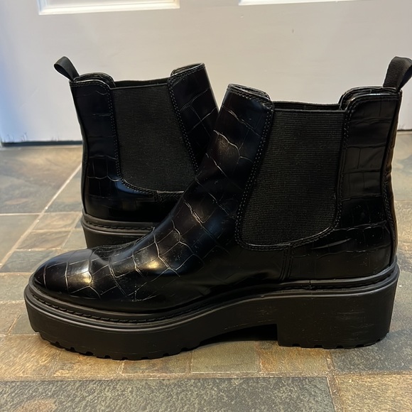 BP Cait Black Crocodile Embossed Platform Chelsea Boots Size 10 - Picture 12 of 13